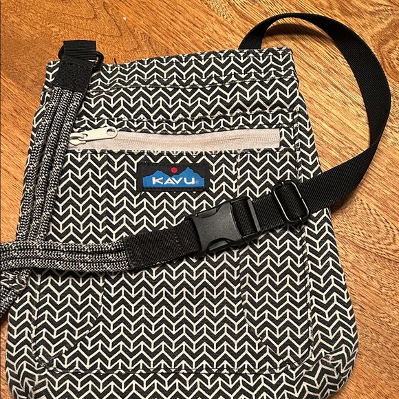 Kavu Black and White Patterned Belt Bag - Picture 10 of 14
